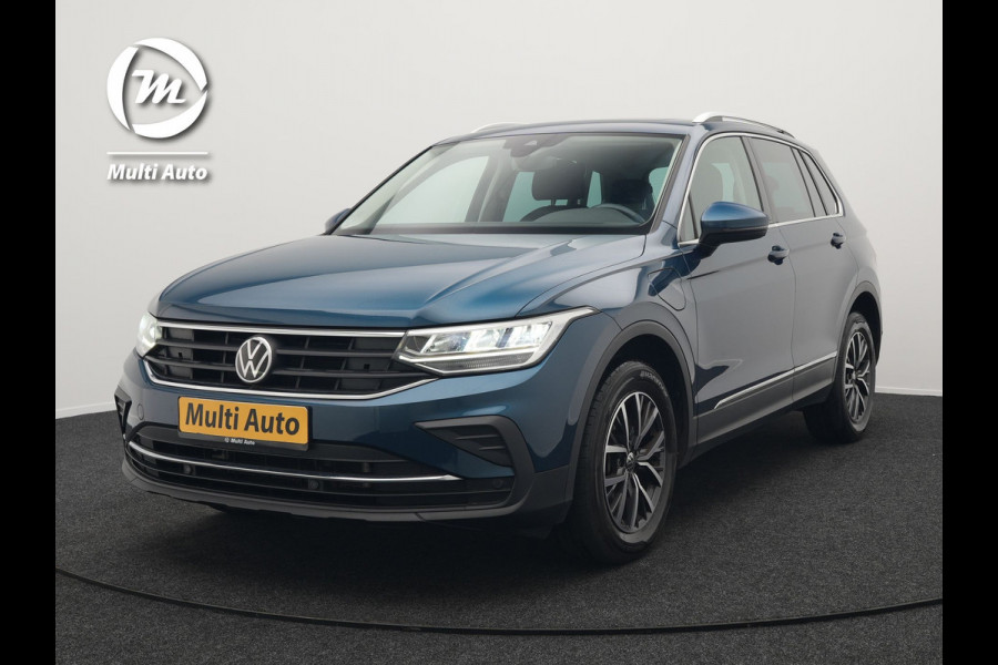 Volkswagen Tiguan 1.4 TSI eHybrid Life Plug In Hybrid 245pk Dealer O.H PHEV | Trekhaak Af Fabriek | Panodak | Adaptive Cruise | Camera | Sportstoelen Verwarmd | Navigatie | Stuurverwarming | Virtual | DAB |