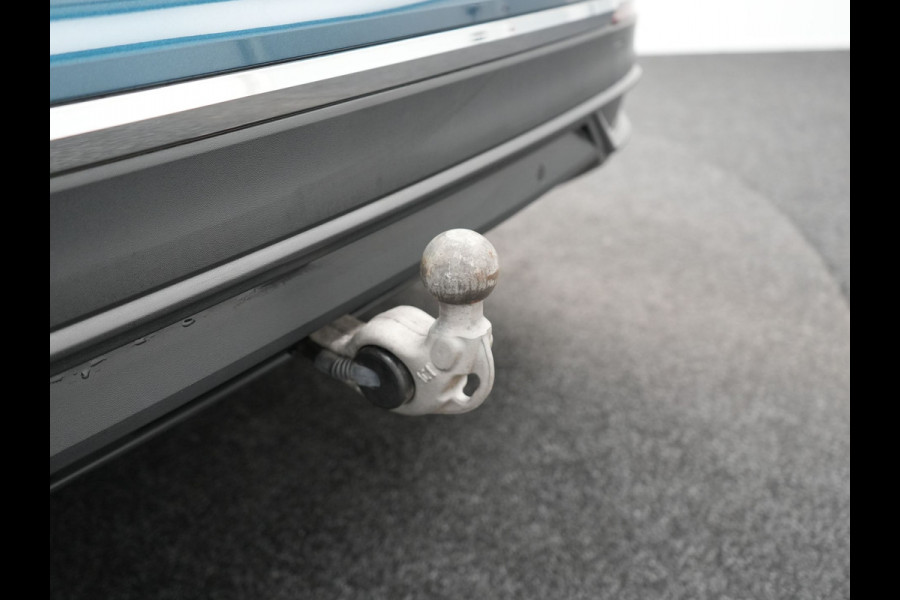 Volkswagen Tiguan 1.4 TSI eHybrid Life Plug In Hybrid 245pk Dealer O.H PHEV | Trekhaak Af Fabriek | Panodak | Adaptive Cruise | Camera | Sportstoelen Verwarmd | Navigatie | Stuurverwarming | Virtual | DAB |