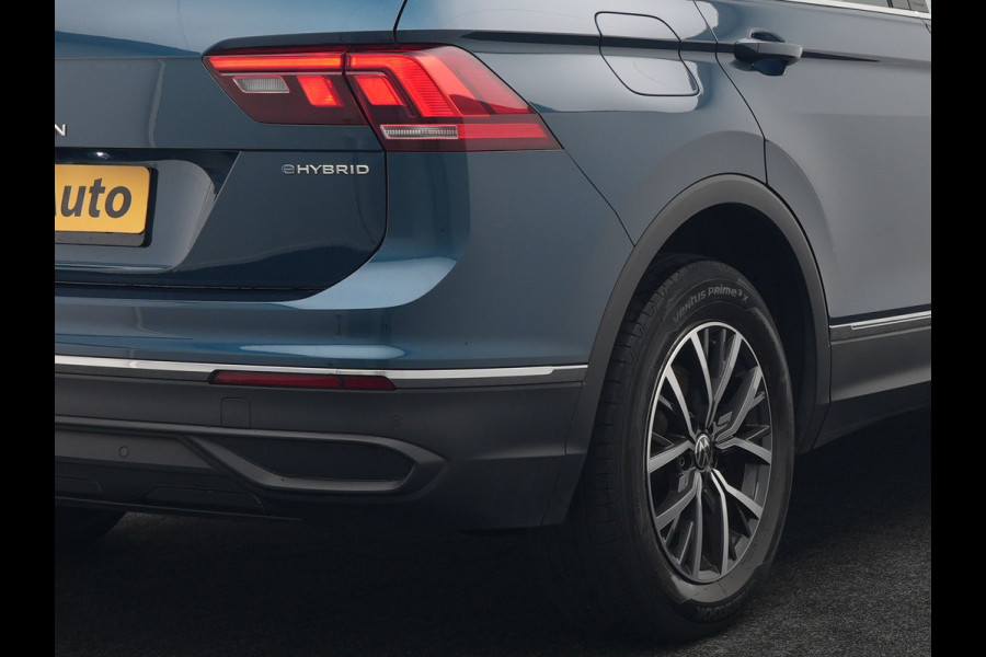 Volkswagen Tiguan 1.4 TSI eHybrid Life Plug In Hybrid 245pk Dealer O.H PHEV | Trekhaak Af Fabriek | Panodak | Adaptive Cruise | Camera | Sportstoelen Verwarmd | Navigatie | Stuurverwarming | Virtual | DAB |