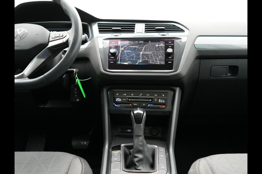 Volkswagen Tiguan 1.4 TSI eHybrid Life Plug In Hybrid 245pk Dealer O.H PHEV | Trekhaak Af Fabriek | Panodak | Adaptive Cruise | Camera | Sportstoelen Verwarmd | Navigatie | Stuurverwarming | Virtual | DAB |