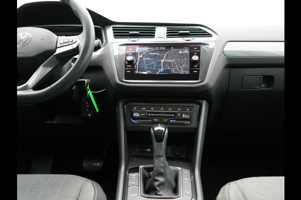 Volkswagen Tiguan 1.4 TSI eHybrid Life Plug In Hybrid 245pk Dealer O.H PHEV | Trekhaak Af Fabriek | Panodak | Adaptive Cruise | Camera | Sportstoelen Verwarmd | Navigatie | Stuurverwarming | Virtual | DAB |