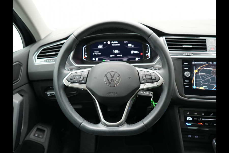 Volkswagen Tiguan 1.4 TSI eHybrid Life Plug In Hybrid 245pk Dealer O.H PHEV | Trekhaak Af Fabriek | Panodak | Adaptive Cruise | Camera | Sportstoelen Verwarmd | Navigatie | Stuurverwarming | Virtual | DAB |