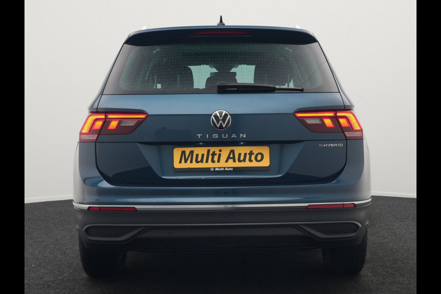 Volkswagen Tiguan 1.4 TSI eHybrid Life Plug In Hybrid 245pk Dealer O.H PHEV | Trekhaak Af Fabriek | Panodak | Adaptive Cruise | Camera | Sportstoelen Verwarmd | Navigatie | Stuurverwarming | Virtual | DAB |