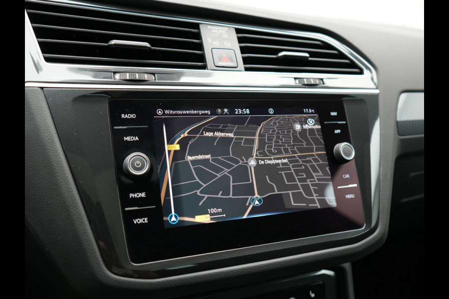 Volkswagen Tiguan 1.4 TSI eHybrid Life Plug In Hybrid 245pk Dealer O.H PHEV | Trekhaak Af Fabriek | Panodak | Adaptive Cruise | Camera | Sportstoelen Verwarmd | Navigatie | Stuurverwarming | Virtual | DAB |