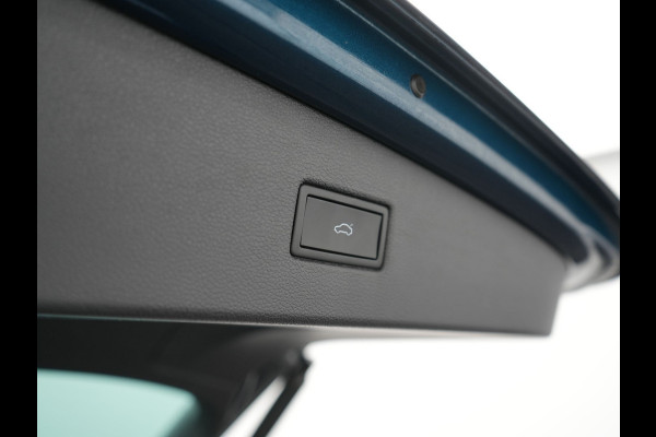Volkswagen Tiguan 1.4 TSI eHybrid Life Plug In Hybrid 245pk Dealer O.H PHEV | Trekhaak Af Fabriek | Panodak | Adaptive Cruise | Camera | Sportstoelen Verwarmd | Navigatie | Stuurverwarming | Virtual | DAB |