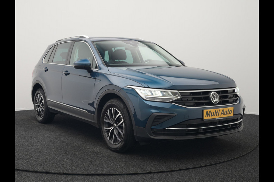Volkswagen Tiguan 1.4 TSI eHybrid Life Plug In Hybrid 245pk Dealer O.H PHEV | Trekhaak Af Fabriek | Panodak | Adaptive Cruise | Camera | Sportstoelen Verwarmd | Navigatie | Stuurverwarming | Virtual | DAB |