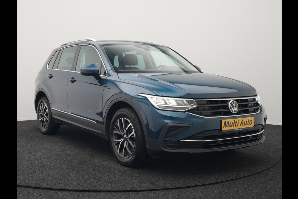 Volkswagen Tiguan 1.4 TSI eHybrid Life Plug In Hybrid 245pk Dealer O.H PHEV | Trekhaak Af Fabriek | Panodak | Adaptive Cruise | Camera | Sportstoelen Verwarmd | Navigatie | Stuurverwarming | Virtual | DAB |