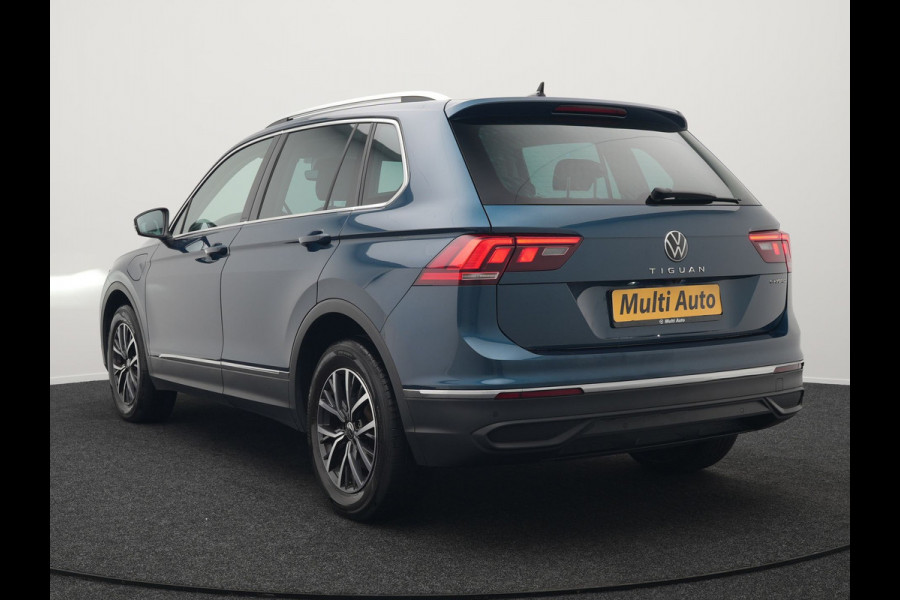 Volkswagen Tiguan 1.4 TSI eHybrid Life Plug In Hybrid 245pk Dealer O.H PHEV | Trekhaak Af Fabriek | Panodak | Adaptive Cruise | Camera | Sportstoelen Verwarmd | Navigatie | Stuurverwarming | Virtual | DAB |