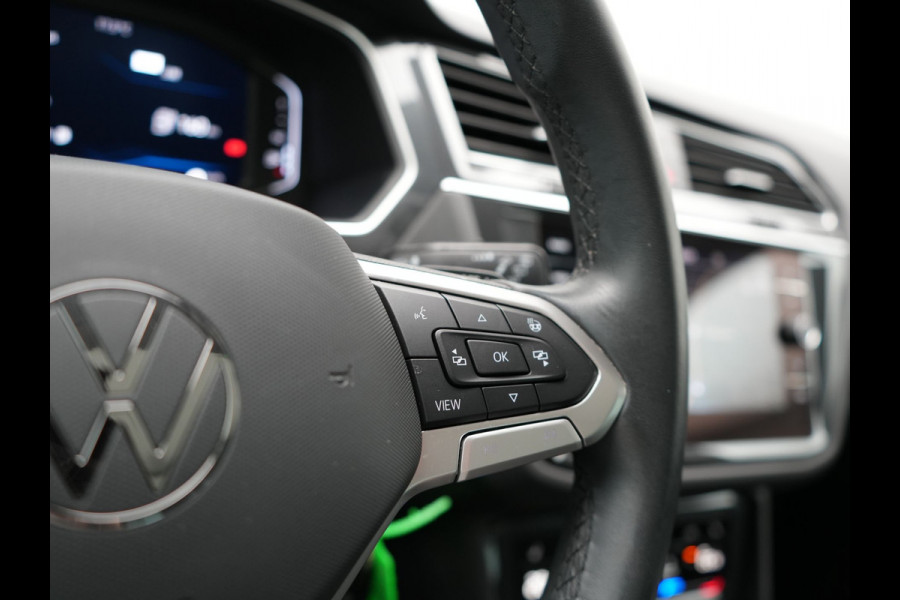 Volkswagen Tiguan 1.4 TSI eHybrid Life Plug In Hybrid 245pk Dealer O.H PHEV | Trekhaak Af Fabriek | Panodak | Adaptive Cruise | Camera | Sportstoelen Verwarmd | Navigatie | Stuurverwarming | Virtual | DAB |