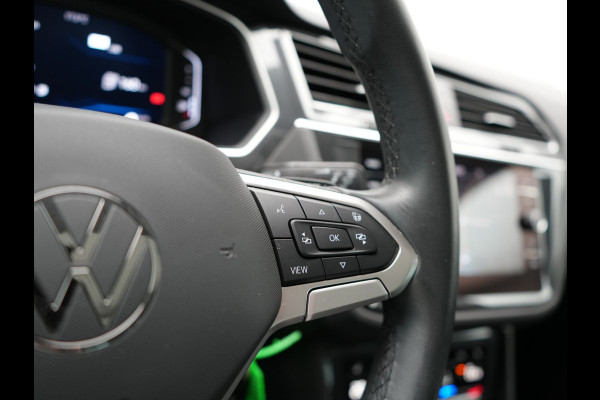 Volkswagen Tiguan 1.4 TSI eHybrid Life Plug In Hybrid 245pk Dealer O.H PHEV | Trekhaak Af Fabriek | Panodak | Adaptive Cruise | Camera | Sportstoelen Verwarmd | Navigatie | Stuurverwarming | Virtual | DAB |