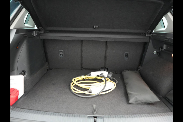 Volkswagen Tiguan 1.4 TSI eHybrid Life Plug In Hybrid 245pk Dealer O.H PHEV | Trekhaak Af Fabriek | Panodak | Adaptive Cruise | Camera | Sportstoelen Verwarmd | Navigatie | Stuurverwarming | Virtual | DAB |