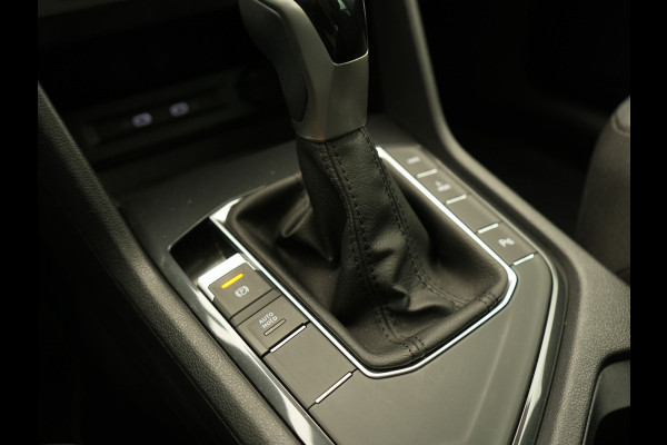 Volkswagen Tiguan 1.4 TSI eHybrid Life Plug In Hybrid 245pk Dealer O.H PHEV | Trekhaak Af Fabriek | Panodak | Adaptive Cruise | Camera | Sportstoelen Verwarmd | Navigatie | Stuurverwarming | Virtual | DAB |