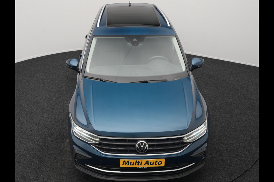 Volkswagen Tiguan 1.4 TSI eHybrid Life Plug In Hybrid 245pk Dealer O.H PHEV | Trekhaak Af Fabriek | Panodak | Adaptive Cruise | Camera | Sportstoelen Verwarmd | Navigatie | Stuurverwarming | Virtual | DAB |