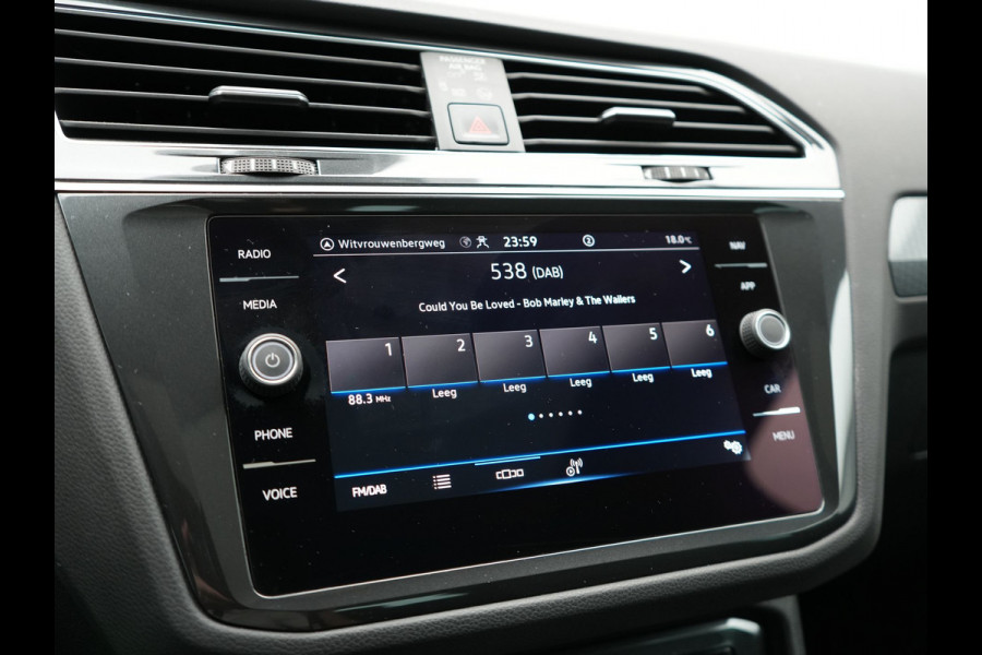 Volkswagen Tiguan 1.4 TSI eHybrid Life Plug In Hybrid 245pk Dealer O.H PHEV | Trekhaak Af Fabriek | Panodak | Adaptive Cruise | Camera | Sportstoelen Verwarmd | Navigatie | Stuurverwarming | Virtual | DAB |
