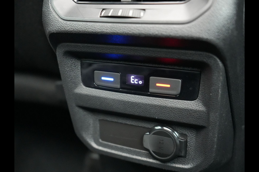 Volkswagen Tiguan 1.4 TSI eHybrid Life Plug In Hybrid 245pk Dealer O.H PHEV | Trekhaak Af Fabriek | Panodak | Adaptive Cruise | Camera | Sportstoelen Verwarmd | Navigatie | Stuurverwarming | Virtual | DAB |