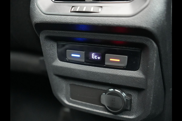 Volkswagen Tiguan 1.4 TSI eHybrid Life Plug In Hybrid 245pk Dealer O.H PHEV | Trekhaak Af Fabriek | Panodak | Adaptive Cruise | Camera | Sportstoelen Verwarmd | Navigatie | Stuurverwarming | Virtual | DAB |