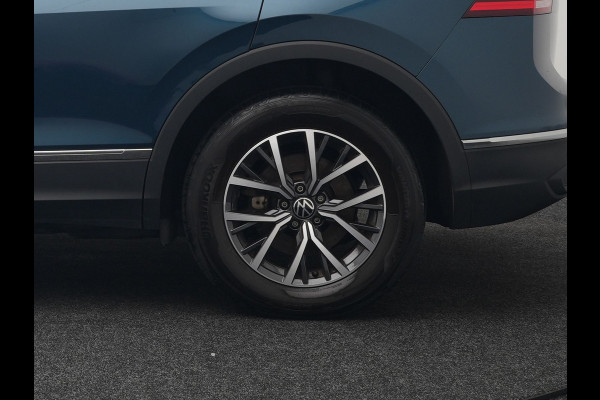 Volkswagen Tiguan 1.4 TSI eHybrid Life Plug In Hybrid 245pk Dealer O.H PHEV | Trekhaak Af Fabriek | Panodak | Adaptive Cruise | Camera | Sportstoelen Verwarmd | Navigatie | Stuurverwarming | Virtual | DAB |