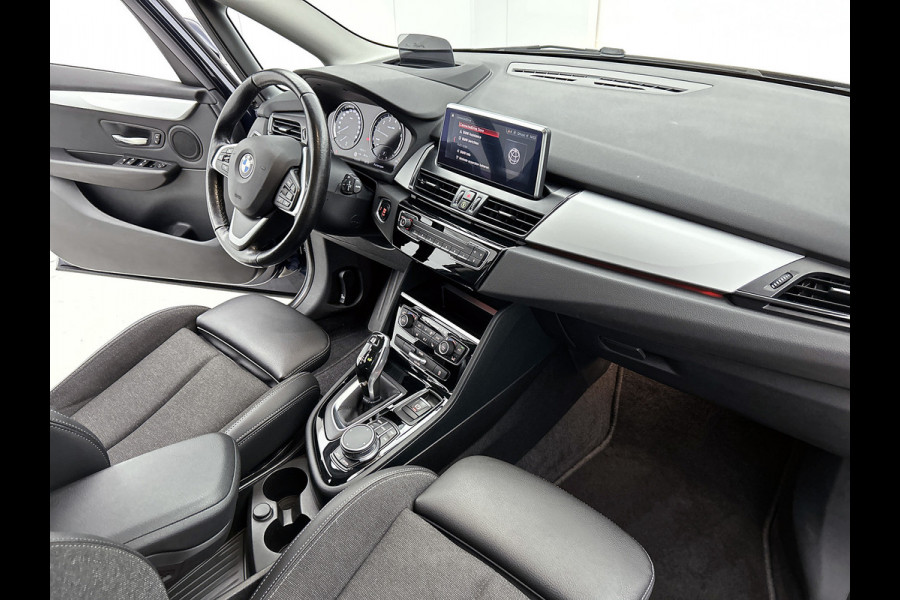 BMW 2 Serie Active Tourer 220i Executive | 192 PK | StoelverW | TrekH | Head up | AchterCAM | Cruise contl | Dealr ondH | Climate