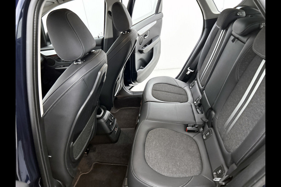 BMW 2 Serie Active Tourer 220i Executive | 192 PK | StoelverW | TrekH | Head up | AchterCAM | Cruise contl | Dealr ondH | Climate
