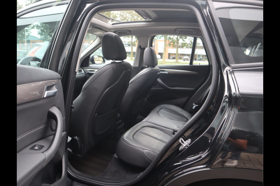 BMW X1 sDrive18i 136 PK High Executive / Panoramadak
