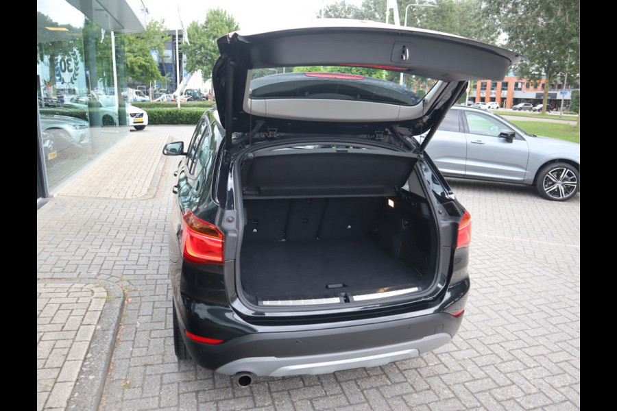 BMW X1 sDrive18i 136 PK High Executive / Panoramadak