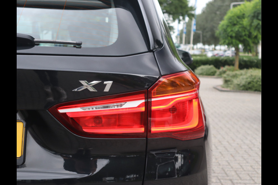 BMW X1 sDrive18i 136 PK High Executive / Panoramadak