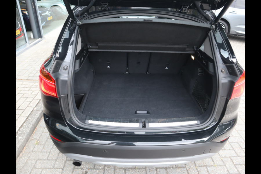 BMW X1 sDrive18i 136 PK High Executive / Panoramadak