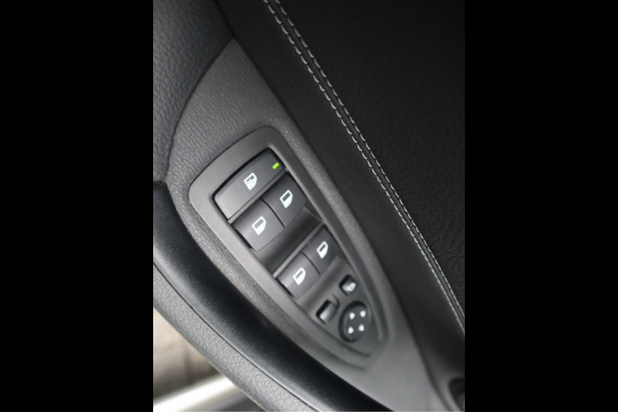 BMW X1 sDrive18i 136 PK High Executive / Panoramadak