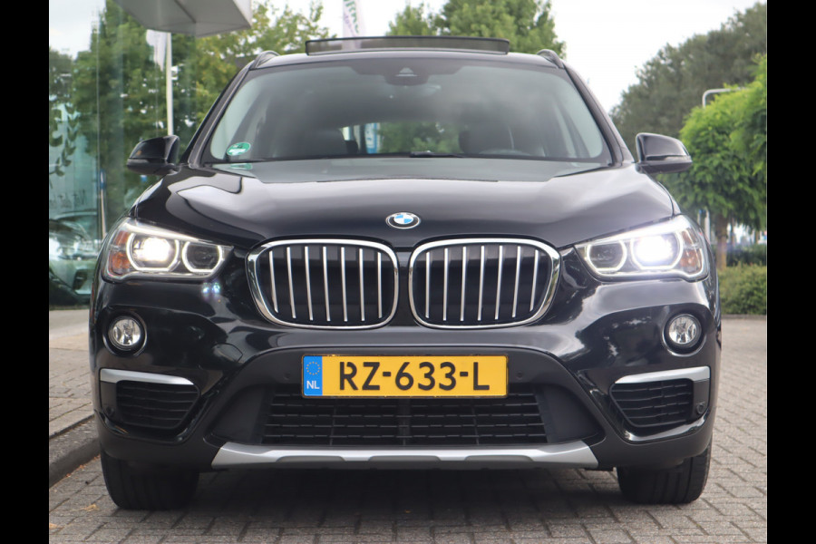 BMW X1 sDrive18i 136 PK High Executive / Panoramadak