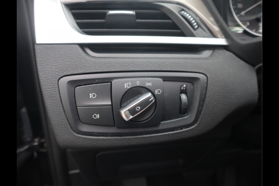 BMW X1 sDrive18i 136 PK High Executive / Panoramadak
