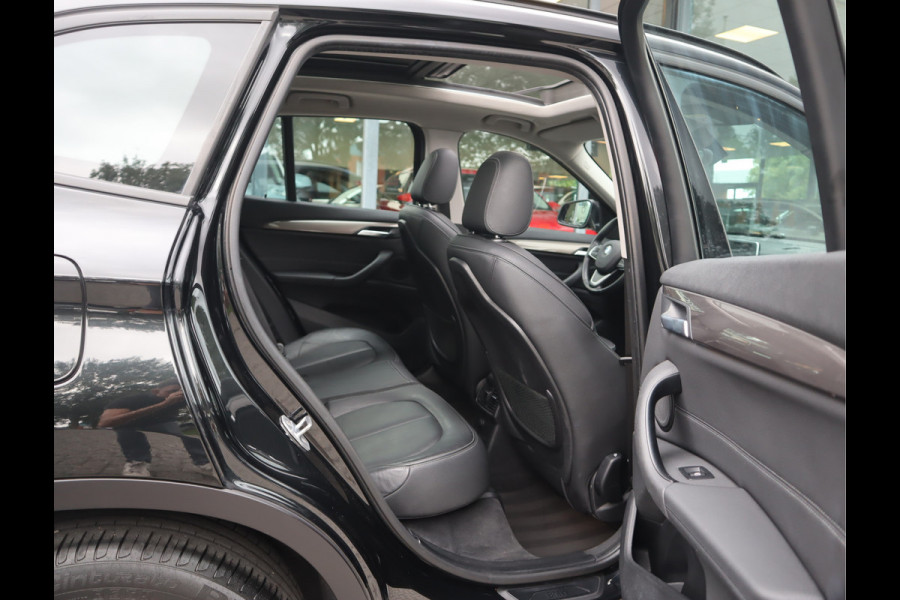 BMW X1 sDrive18i 136 PK High Executive / Panoramadak