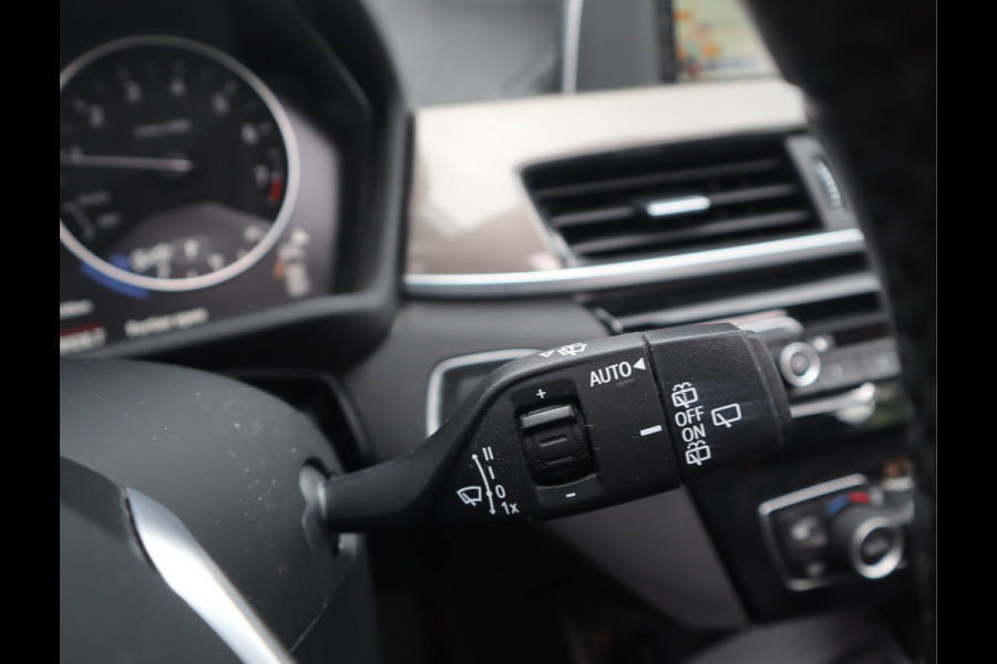 BMW X1 sDrive18i 136 PK High Executive / Panoramadak