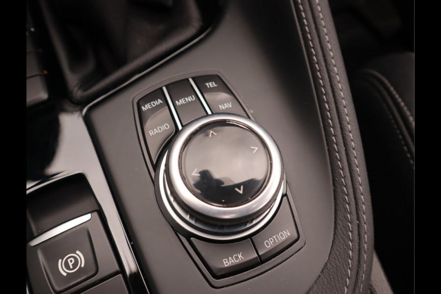 BMW X1 sDrive18i 136 PK High Executive / Panoramadak