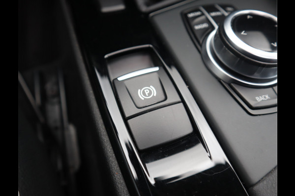 BMW X1 sDrive18i 136 PK High Executive / Panoramadak