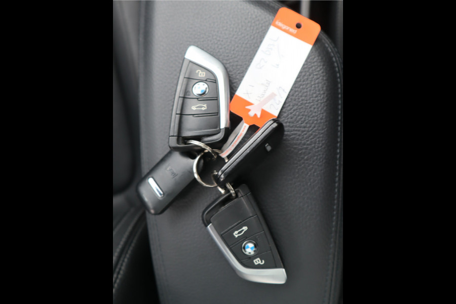 BMW X1 sDrive18i 136 PK High Executive / Panoramadak