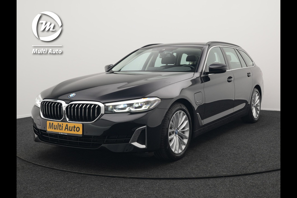 BMW 5 Serie Touring 530e Luxury Line Plug In Hybrid 294pk Dealer O.H PHEV | Trekhaak Af Fabriek | Panodak | Camera | Lederen Sportstoelen Memory & Verwarmd | Apple Carplay | Cruise Control | Navigatie | Virtual | DAB |