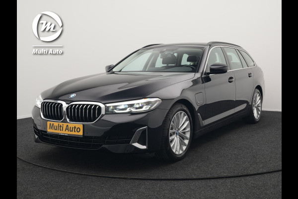 BMW 5 Serie Touring 530e Luxury Line Plug In Hybrid 294pk Dealer O.H PHEV | Trekhaak Af Fabriek | Panodak | Camera | Lederen Sportstoelen Memory & Verwarmd | Apple Carplay | Cruise Control | Navigatie | Virtual | DAB |