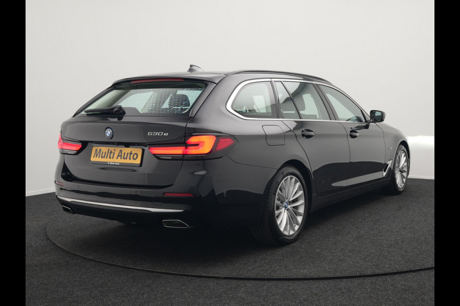 BMW 5 Serie Touring 530e Luxury Line Plug In Hybrid 294pk Dealer O.H PHEV | Trekhaak Af Fabriek | Panodak | Camera | Lederen Sportstoelen Memory & Verwarmd | Apple Carplay | Cruise Control | Navigatie | Virtual | DAB |
