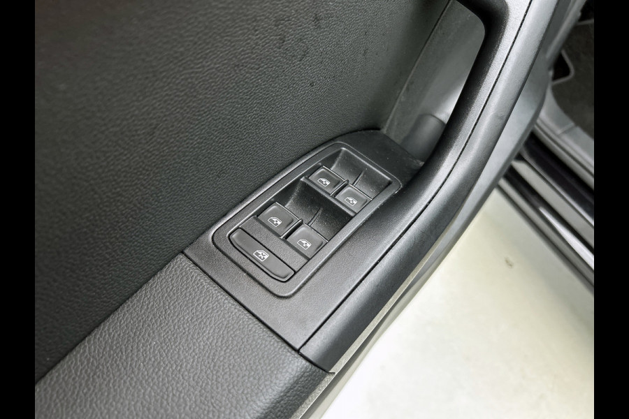 Seat Ateca 1.0 EcoTSI Style Business Intense Sport (CARPLAY, CAMERA, 1e EIGENAAR, ELEKT. ACHTERKLEP, GOED ONDERHOUDEN)