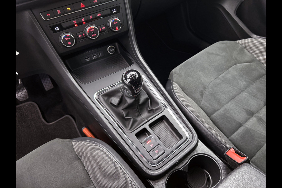 Seat Ateca 1.0 EcoTSI Style Business Intense Sport (CARPLAY, CAMERA, 1e EIGENAAR, ELEKT. ACHTERKLEP, GOED ONDERHOUDEN)