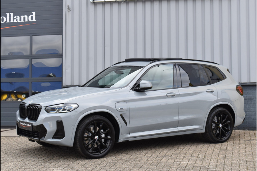 BMW X3 xDrive30e M-Sport Pakket 292 Pk Brooklyn Grau Laser Led Pano Navi Leder HUD Camera 20 Inch