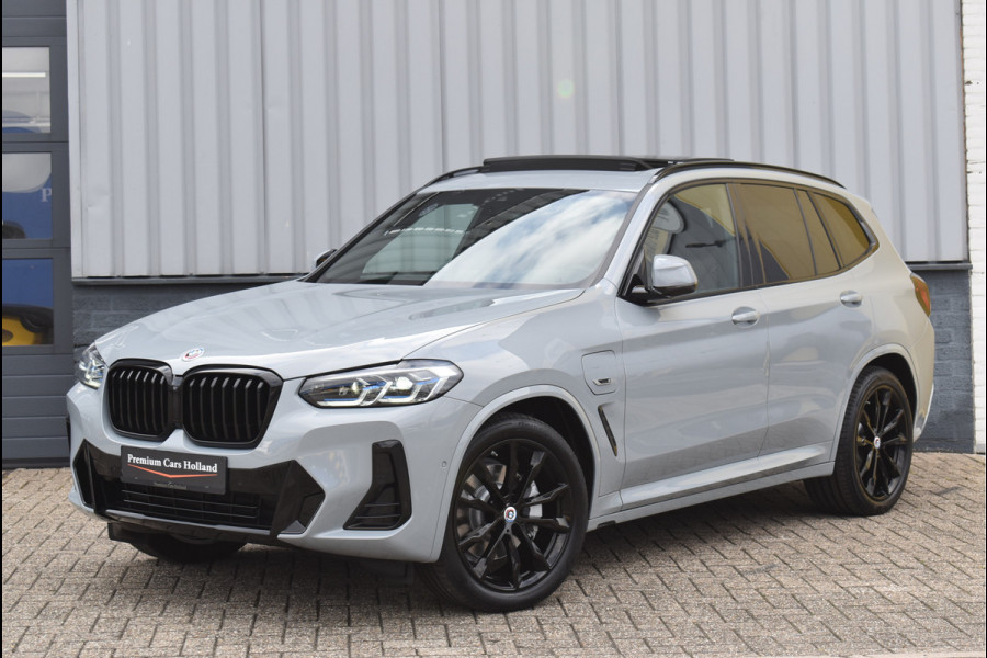 BMW X3 xDrive30e M-Sport Pakket 292 Pk Brooklyn Grau Laser Led Pano Navi Leder HUD Camera 20 Inch