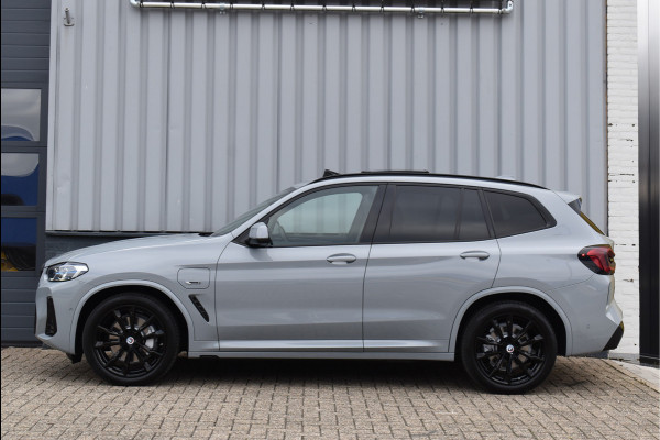 BMW X3 xDrive30e M-Sport Pakket 292 Pk Brooklyn Grau Laser Led Pano Navi Leder HUD Camera 20 Inch