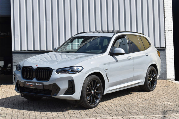 BMW X3 xDrive30e M-Sport Pakket 292 Pk Brooklyn Grau Laser Led Pano Navi Leder HUD Camera 20 Inch