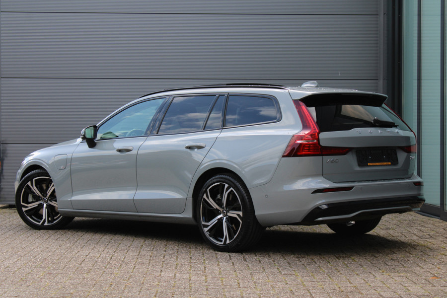 Volvo V60 2.0 T6 Plug-in hybrid AWD Plus Dark | Panoramadak | Trekhaak | H/K | 360 Camera