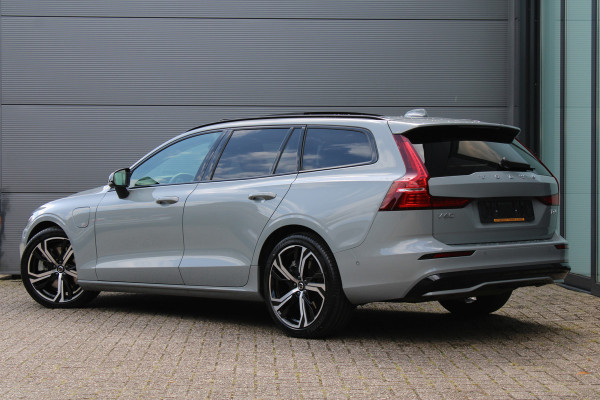 Volvo V60 2.0 T6 Plug-in hybrid AWD Plus Dark | Panoramadak | Trekhaak | H/K | 360 Camera