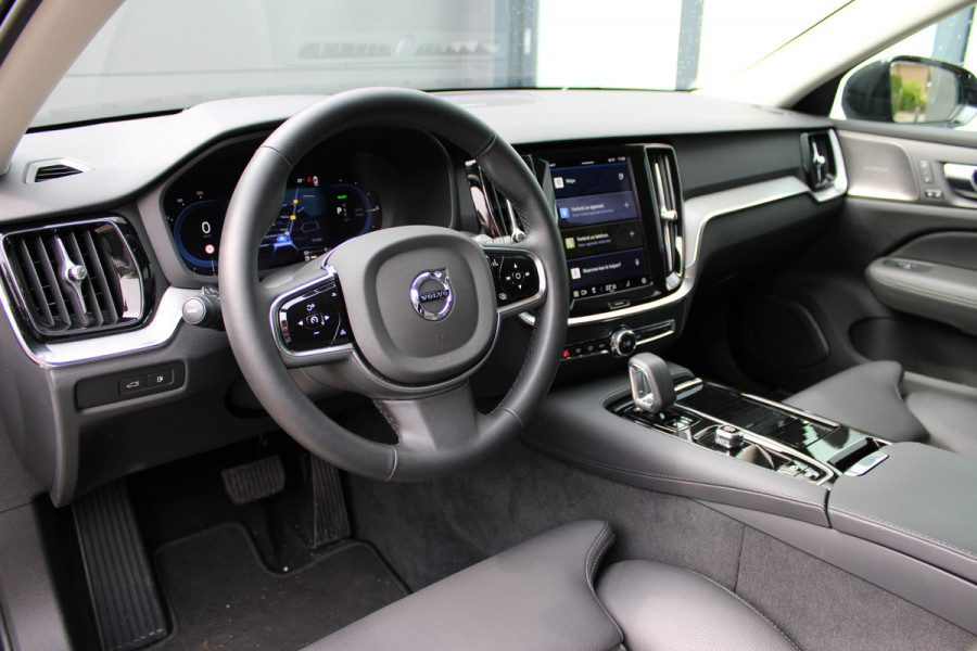 Volvo V60 2.0 T6 Plug-in hybrid AWD Plus Dark | Panoramadak | Trekhaak | H/K | 360 Camera