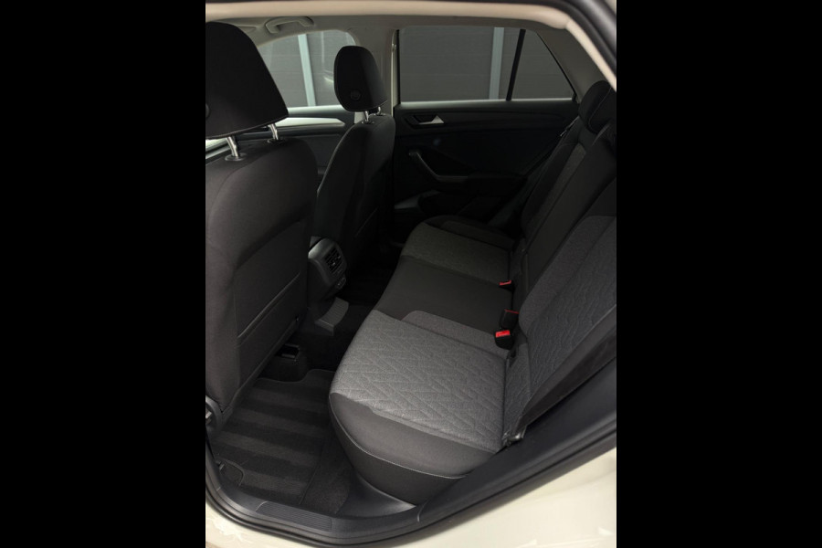 Volkswagen T-Roc 1.0 TSI Move Trekhaak CarPlay