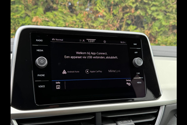 Volkswagen T-Roc 1.0 TSI Move Trekhaak CarPlay