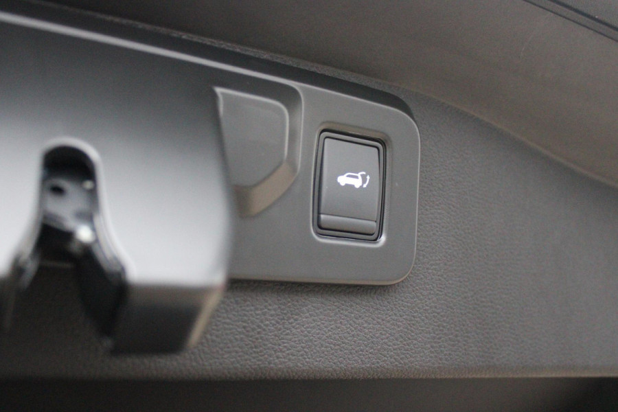 Renault Austral E-TECH FULL HYBRID 200PK ICONIC ESPIRIT ALPINE | | ELEKTRISCH BEDIENBARE VOORSTOELEN | PREMIUM HARMAN/KARDON AUDIO | MATRIX LED KOPLAMPEN | PARKEERSENSOREN VOOR + ACHTER | ELEKTRISCHE BEDIENBARE KOFFERKLEP | DODEHOEKDETECTIE | PANORAMADAK | KEYLESS ENTRY | SFEERVERLICHTING | DRAADLOOS APPLE CARPLAY/ANDROID AUTO | STOEL/STUUR/VOORRUIT VERWARMING | DIGITAAL INSTRUMENTARIUM | NIEUWE AUTO! |